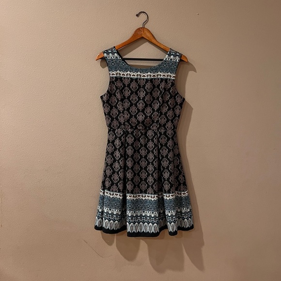 Modcloth, Yellow Star: Blue and Black Paisley High Neck Twirly Dress, Size M - Picture 5 of 5